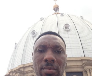 Toyin takes a selfie in front of the largest cathedral in the world!